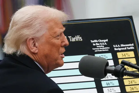 Tramp rəqəmsal xidmət vergisinə görə 100 faizlik