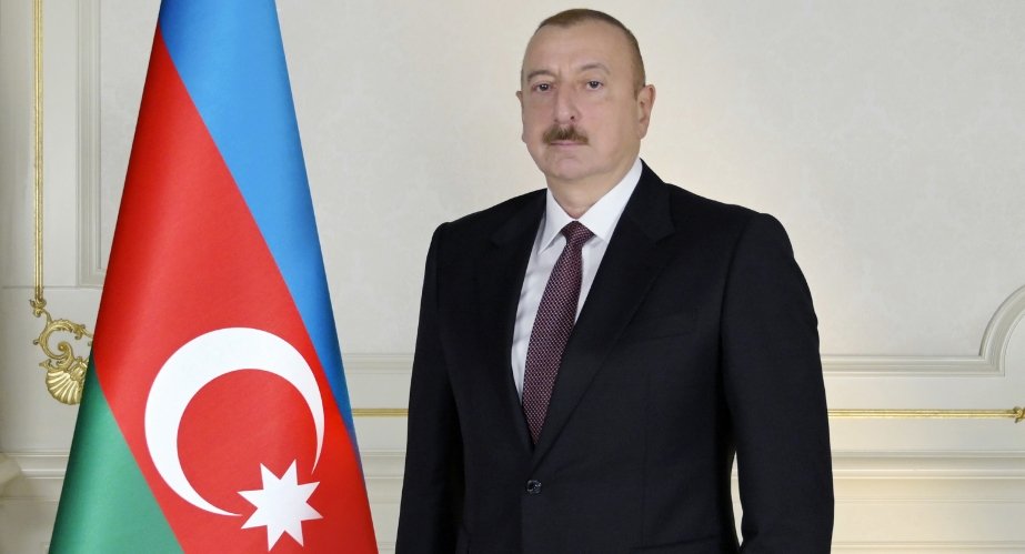 Prezident qurultay iştirakçılarına 