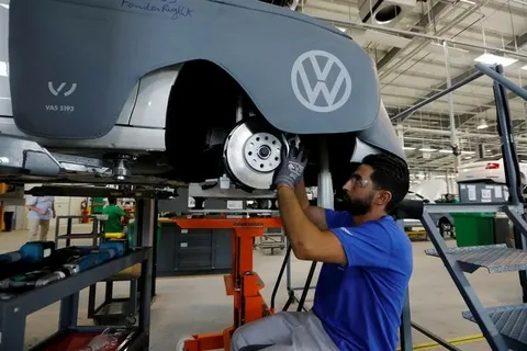 "Volkswagen" daha 50 min iş yerinin ixtisarını 