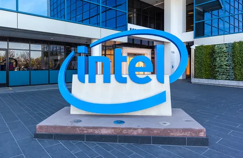 "Intel" İrlandiyadakı yeni zavoda 5 milyard avro