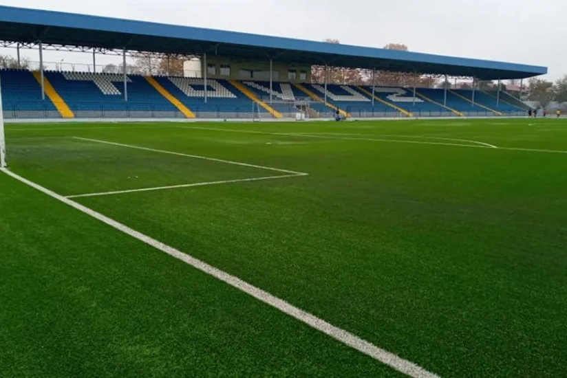 Futbol meydançasının yenilənməsinə