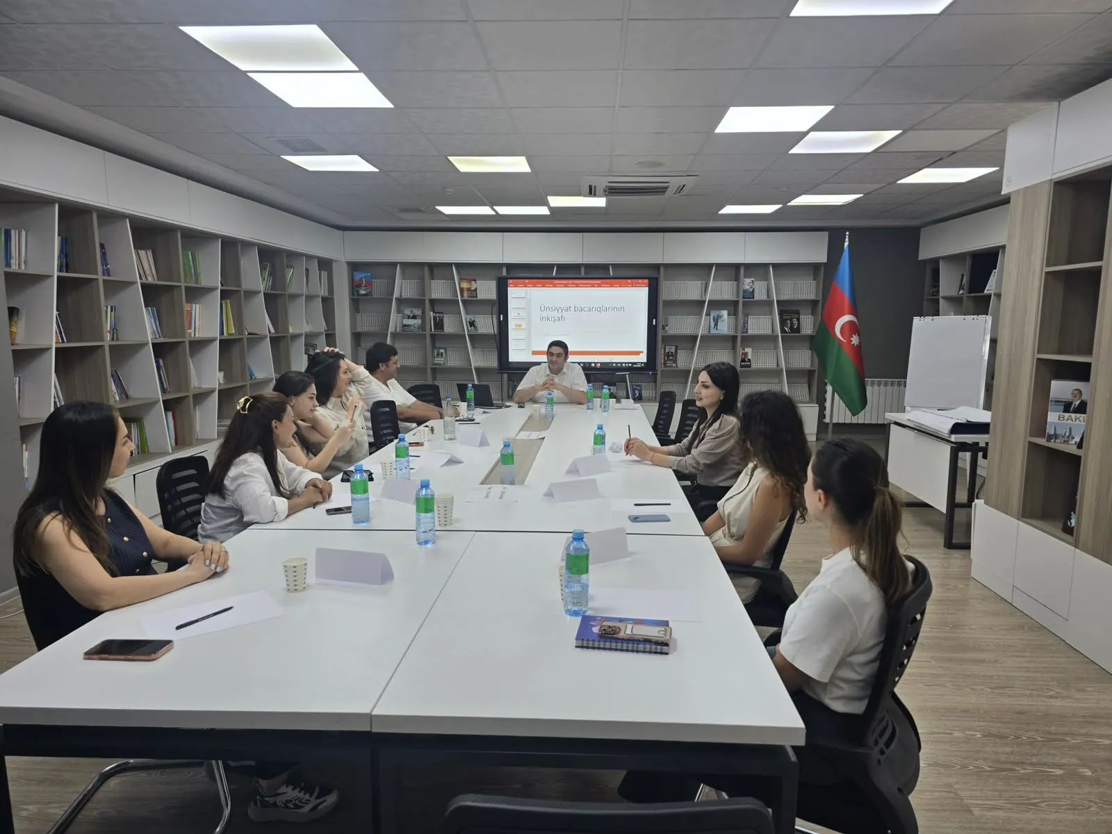 Dövlət qulluqçuları üçün “Ünsiyyət bacarıqlarının inkişafı” mövzusunda