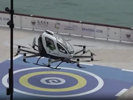 Honkonqda robot sərnişinlə “EHang EH216-S” dronunun 