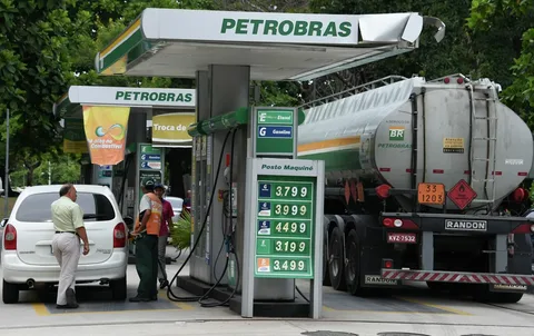 "Petrobras" Braziliyada benzinin 