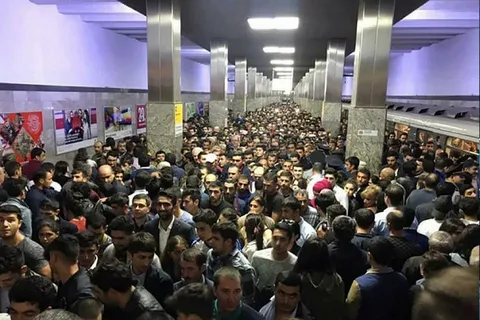 Tədrisin ilk günündə Bakı metrosunda sərnişin rekordu 