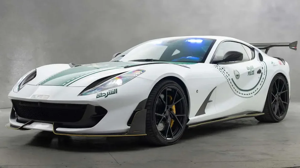 Dubay Polisi avtomobil parkını 