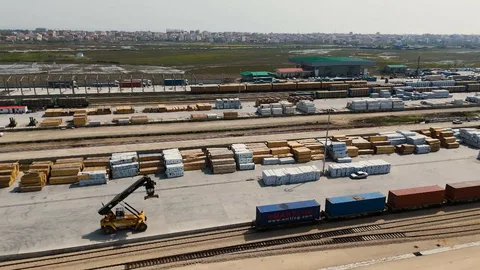 ADY-nin Astara Terminalında yük daşımaları 
