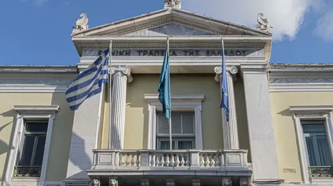 Niyə Yunanıstan bankları 