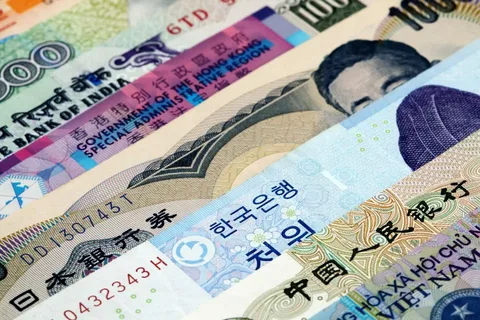 Dolların möhkəmlənməsi Asiya valyutalarını təzyiq altında