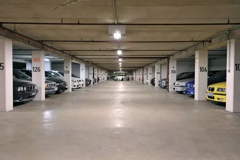 Сərimə duracaqları və qarajlarla avtomobillərin saxlanma haqqı 