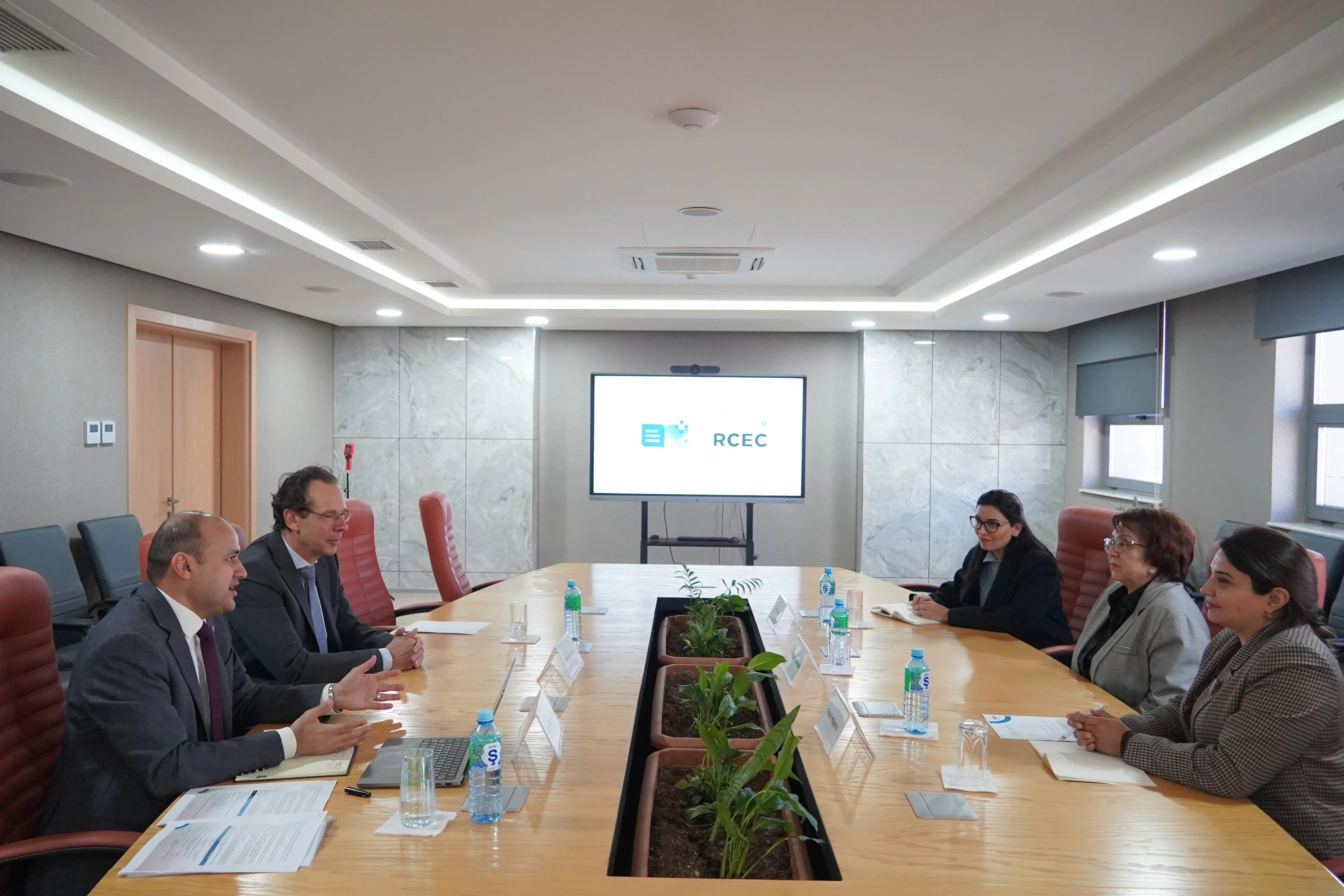 Məleykə Abbaszadə Niderlandın Tədqiqat Mərkəzinin 