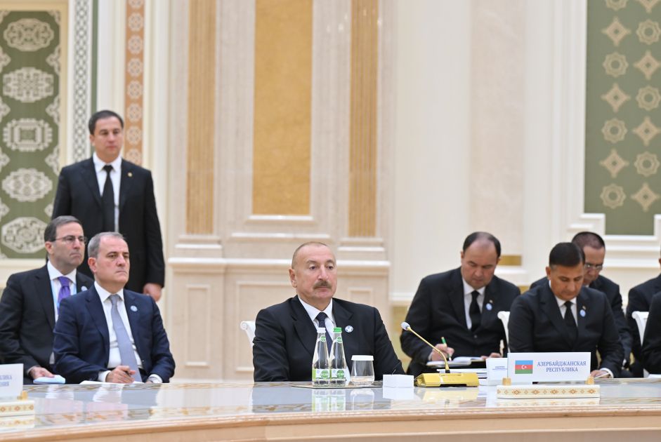 Türkmənbaşı şəhərində MDB Dövlət Başçıları Şurasının geniş tərkibdə 