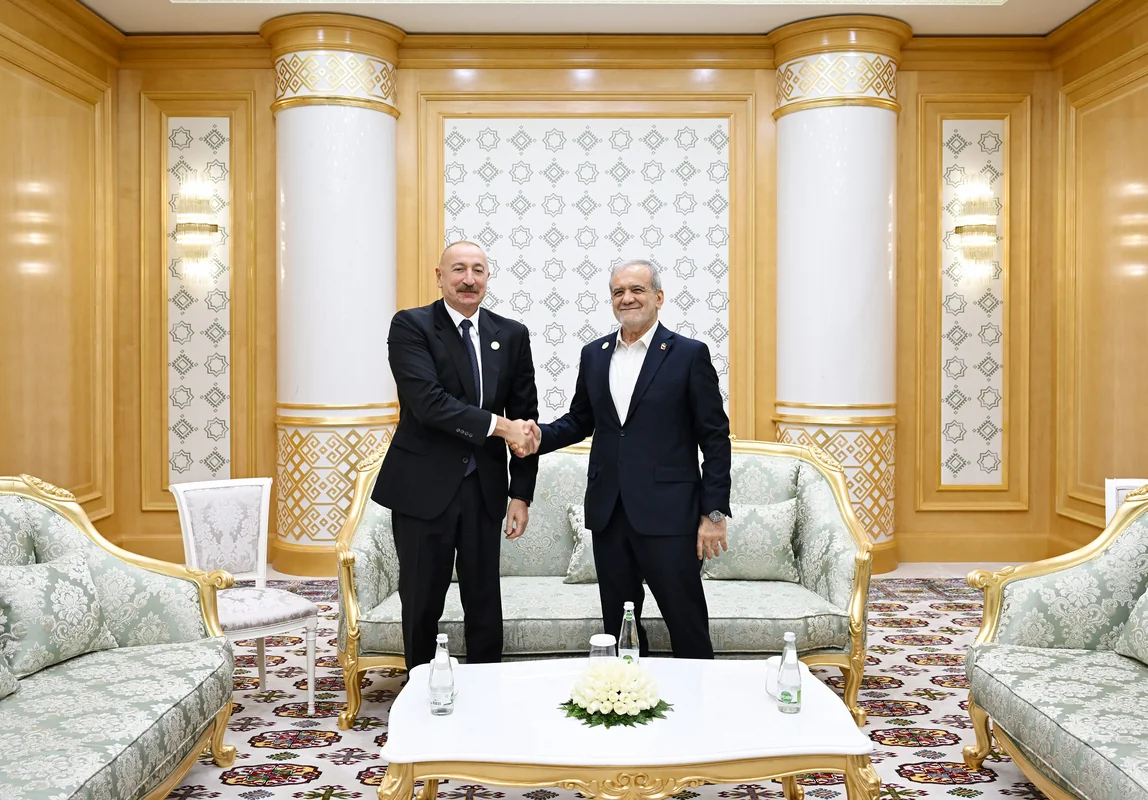 Türkmənbaşı şəhərində İlham Əliyevin İran Prezidenti ilə 