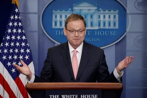 Hassett: Ağ Ev FED-in diqqətini istehlak artımına 
