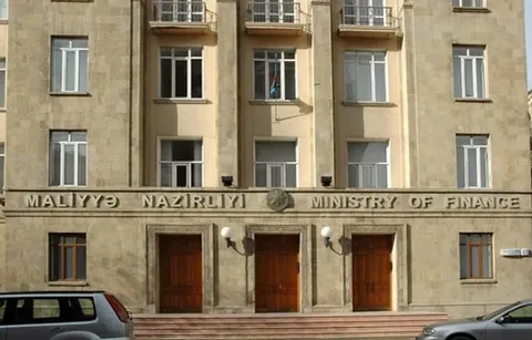 Maliyyə Nazirliyi oktyabrda banklara 704 milyon manat 